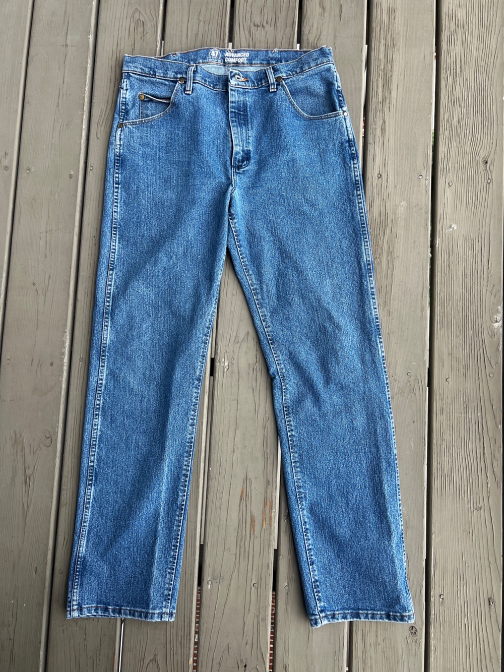47 Women's Straight Leg Jeans in Medium Blue Wash